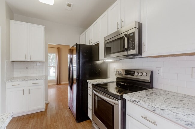 Photo - 125 Cloverwood Dr SW