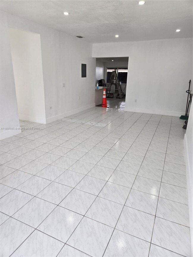 Photo - 310 SW 69th Ave