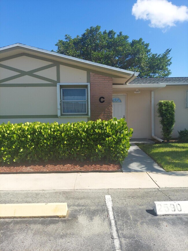 Photo - 2590 Barkley Dr E