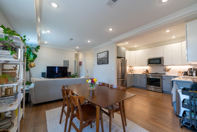 Photo - 464 Sumner St Unit 3