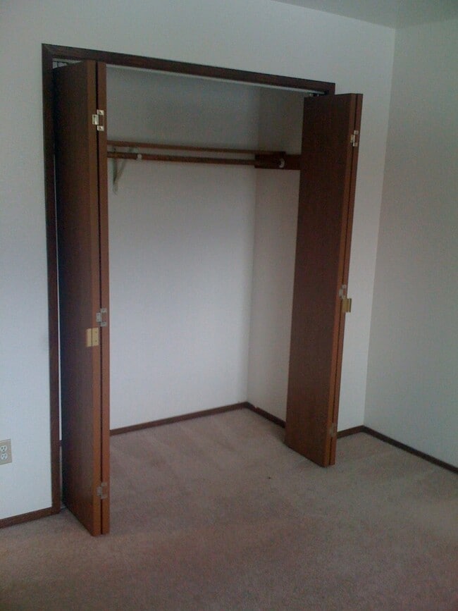 Photo - Beautiful ground level 2bed with washer & ...