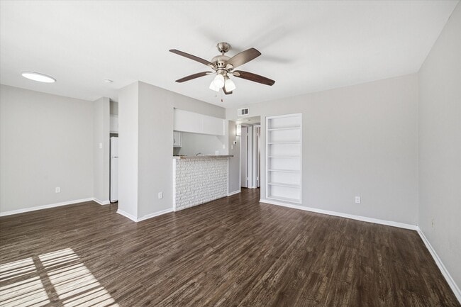 Building Photo - 201 Emerson St Unit 17