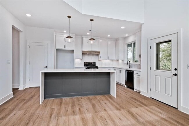 Photo - 32 Coalburn Dr