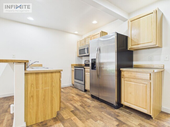 935 Forestglen Dr