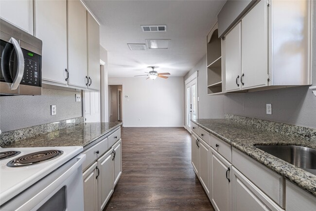 Building Photo - 502 Bellmar Ln