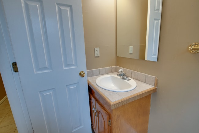 Photo - 413 Springview St SW