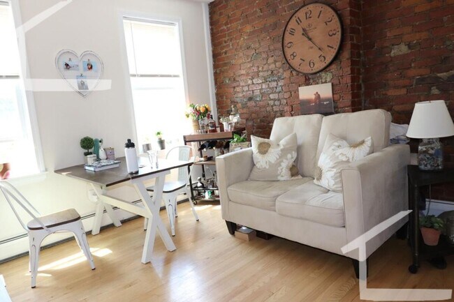 Photo - HOT BROOKLINE LISTING!!!!!