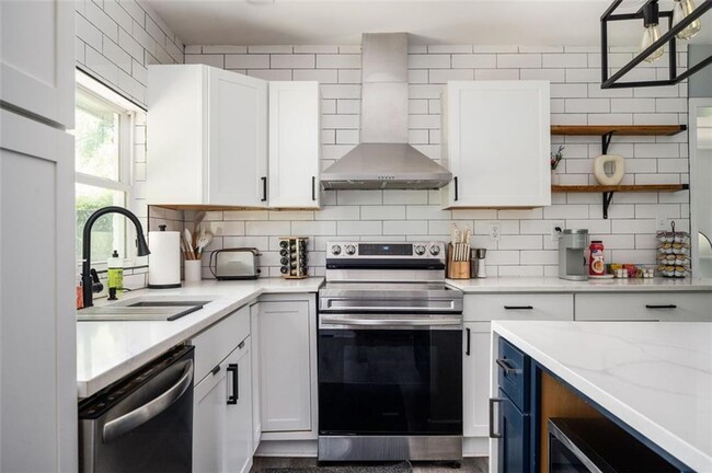 Photo - 1778 Flintwood Dr SE