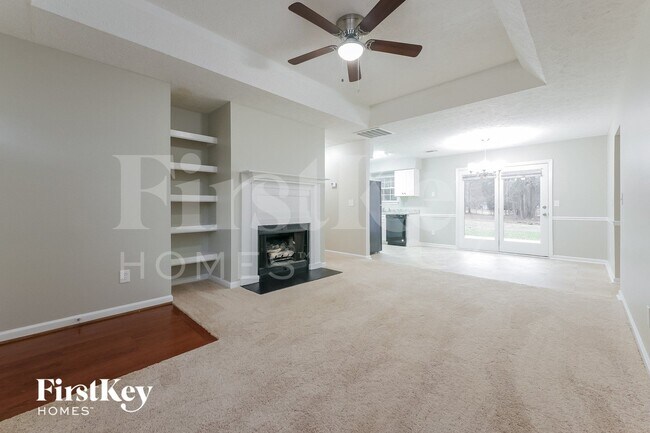 Photo - 400 Lone Oak Dr