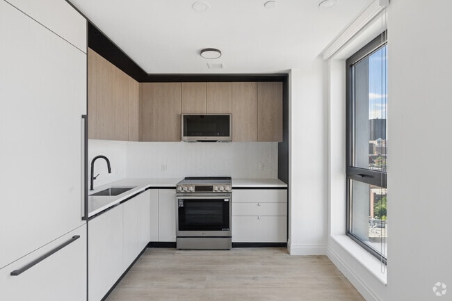 1BR, 1BA - 648SF - Kitchen