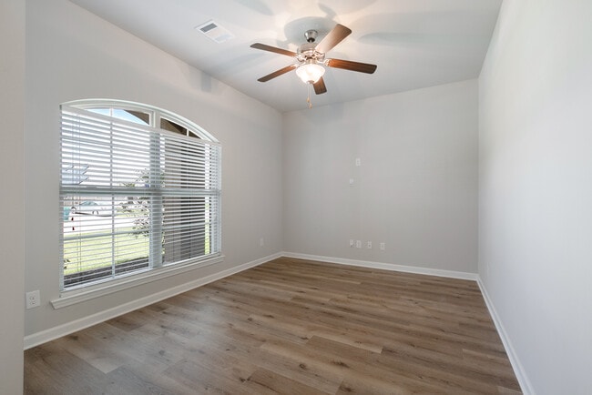 Photo - 700 Lakeshore Village Dr