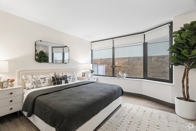 1BR, 1BA - 895SF - Bedroom
