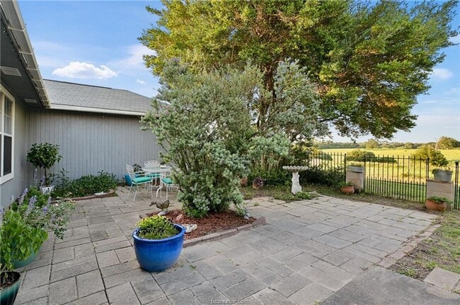 Photo - 7 acres with 5 bed, 3 bath less than 25 mi...