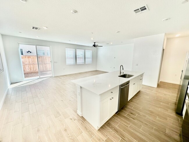 Photo - 878 Fruitwood Ave