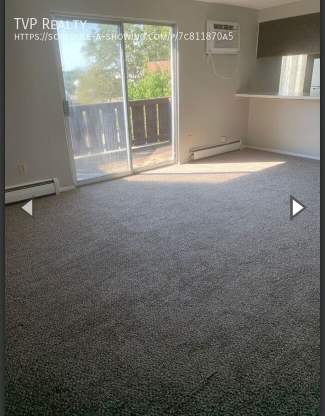 Building Photo - 123 Fox Hill Ln