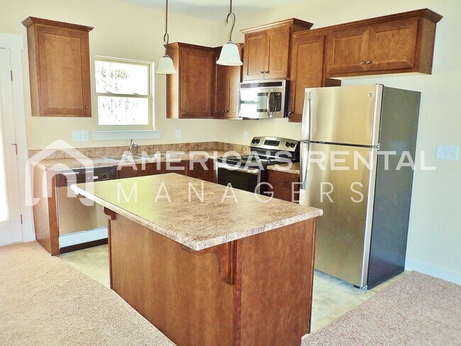 Photo - Town Home in Birmingham! AVAILABLE NOW!!!