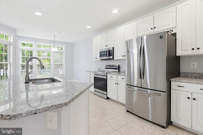 Photo - 10635 Hillingdon Rd