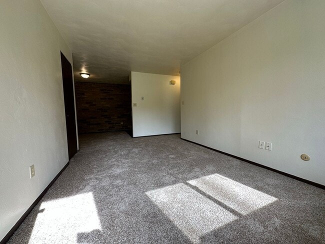 Photo - Amazing 1BR in Desirable Plum Area! Beautiful Exposed Brick and Air Conditioning! Call Today! Unit 611