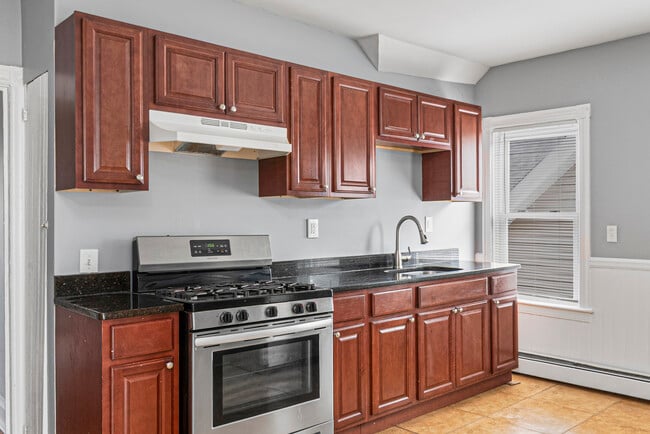 Building Photo - 73 Robin St Unit 3