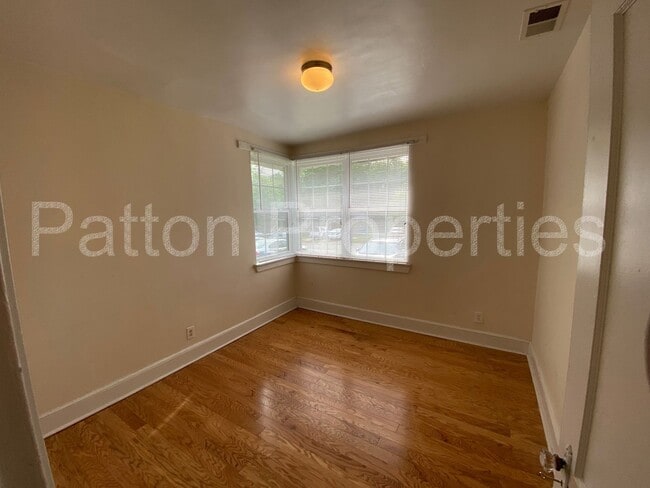 Photo - 1021-1023 Munsen Springs Drive - Inside Co... Apartamento Unidad 1023