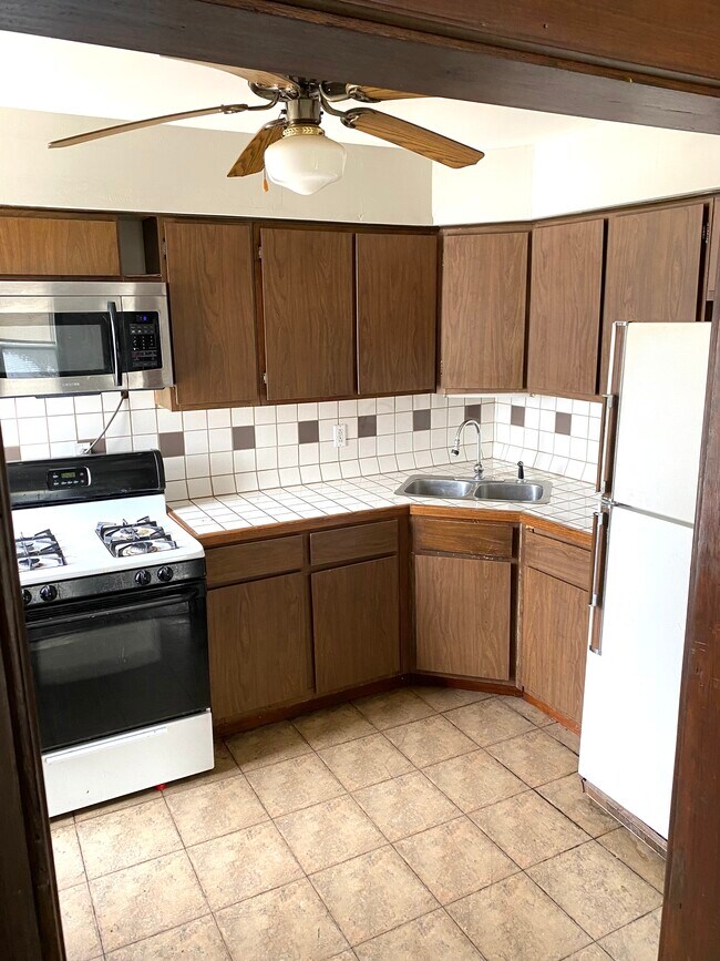 Photo - 720 Goold St Unidad Goold