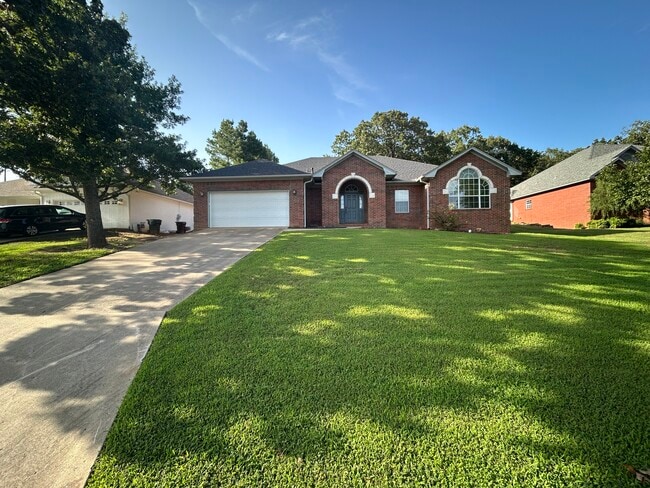 Front view of house - 8709 Canopy Oaks Dr Rental