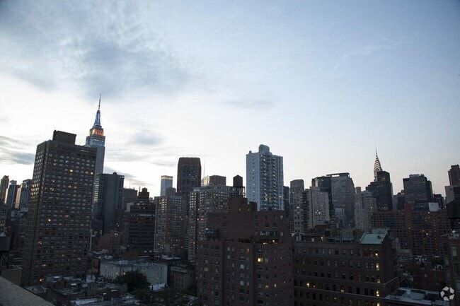 Building Photo - 247 E 28th St Unit 4G Rental