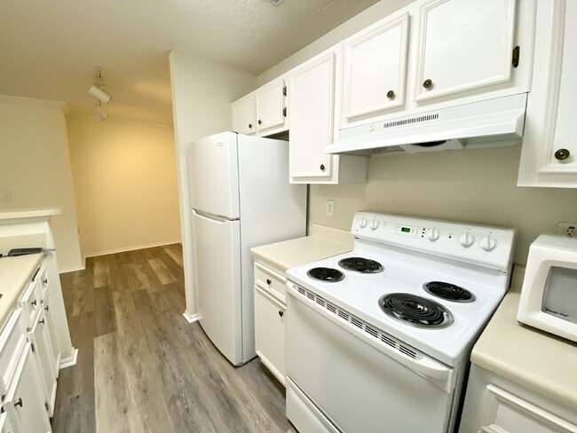 Photo - First Floor Living! One Bedroom Apartment in The Reserve at Woodbridge Unit B113