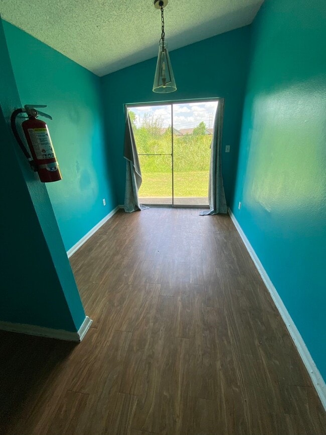 Photo - 15823 Ridgecroft Rd