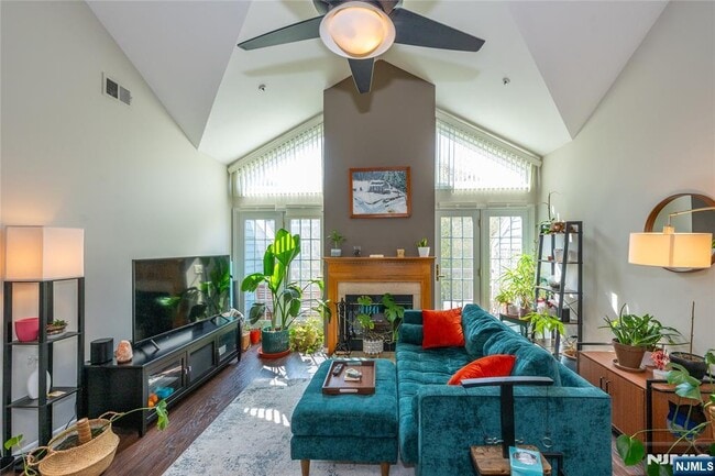 Photo - 223 Cambridge Dr