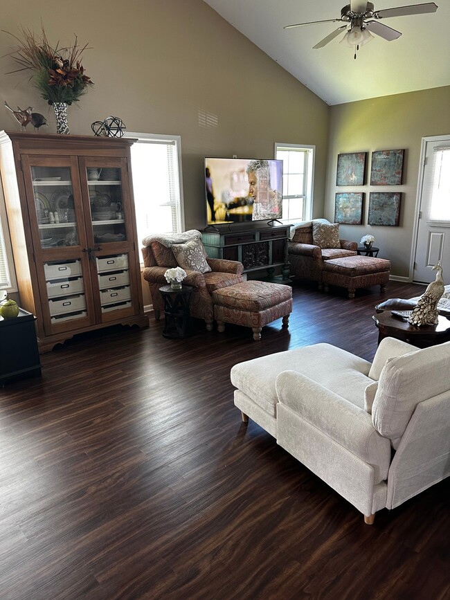 Photo - 122 Heyward Dr