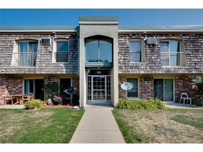 Building Photo - 900 9th Ave S Unit 7