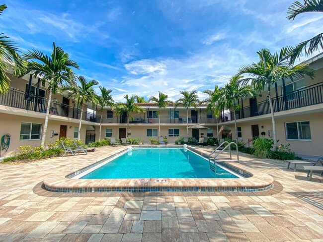 Building Photo - ***UNIT AVAILIBLE IN THE MOORINGS***2 BED / 2 BATH CONDO***BIKE TO THE BEACH***PRIVATE POOL***PET...