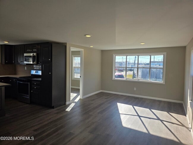 Photo - 469 S Green St