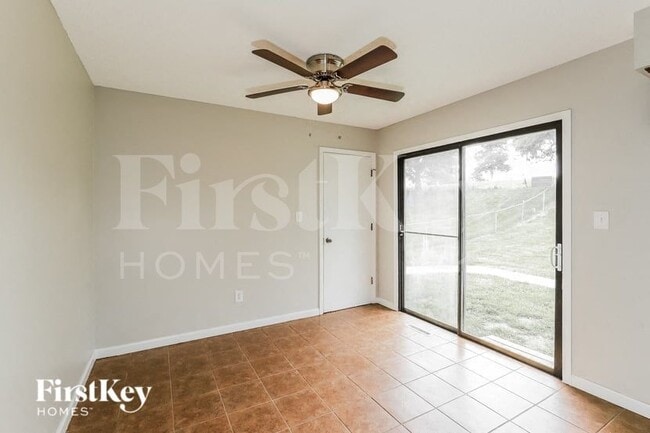 Photo - 400 SW Oxford Dr