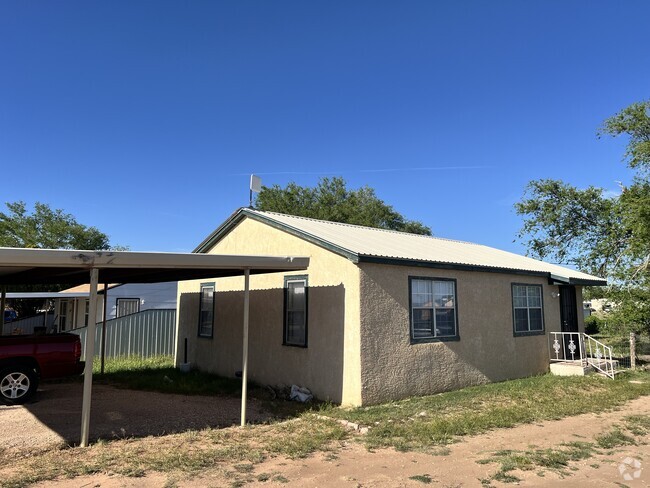 Building Photo - 1102 E 7th St Rental