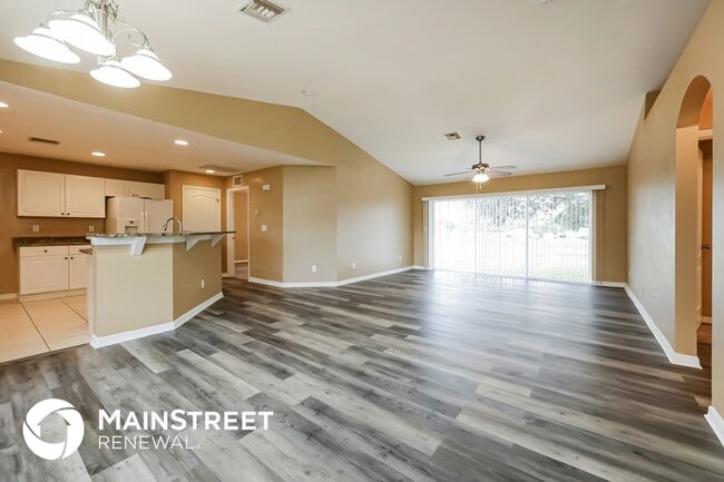 Photo - 1161 Ebers St E