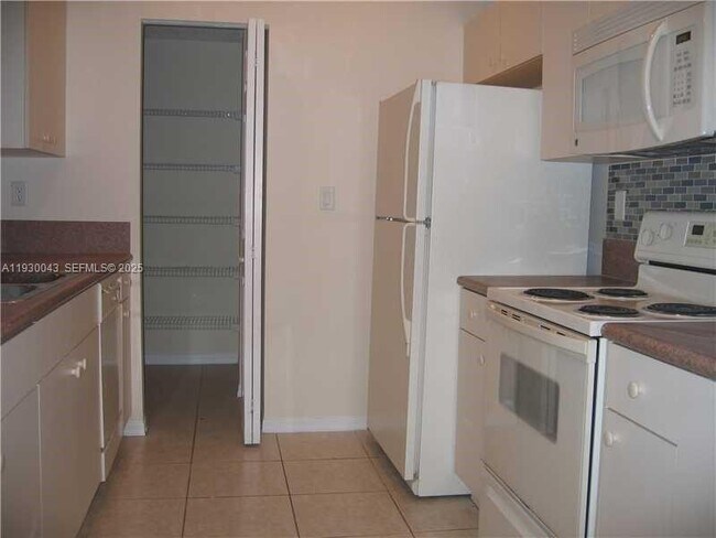 Photo - 2271 NE 42nd Cir