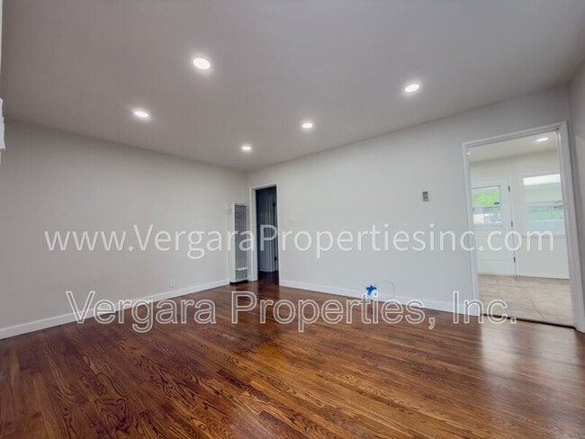 Photo - 611 Amapola Ave