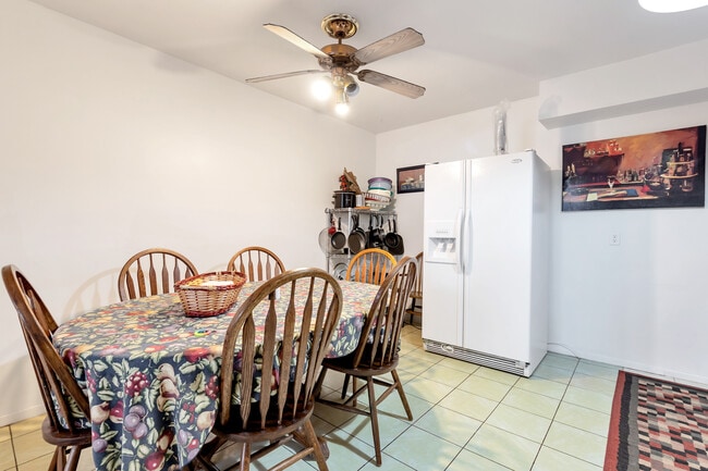 Kitchen - 1693 E Fort Union Blvd