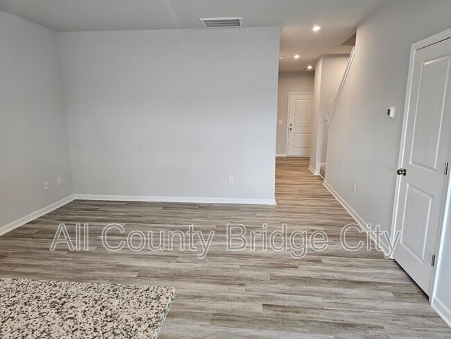 Photo - 142 Randwick Ln