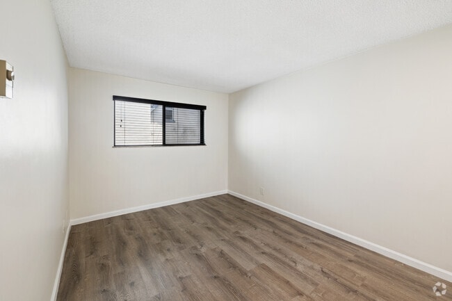 2BR, 2BA, Den - 1000SF - Second Bedroom