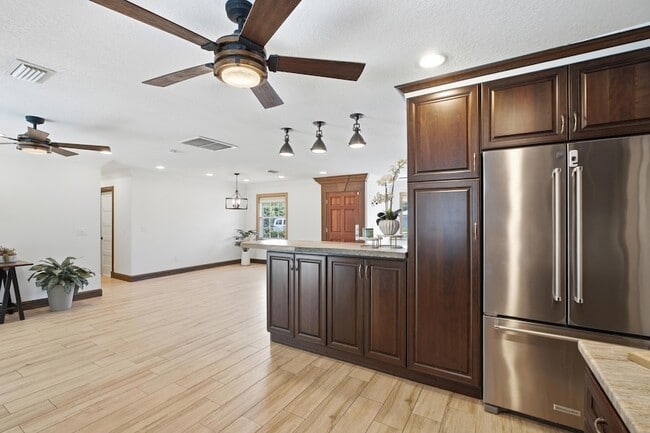 Photo - 1603 SW Seagull Way