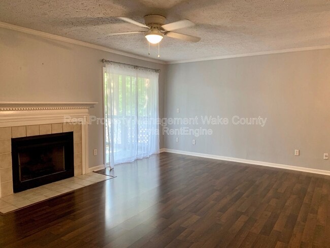 Photo - 203 Autumn Chase Dr