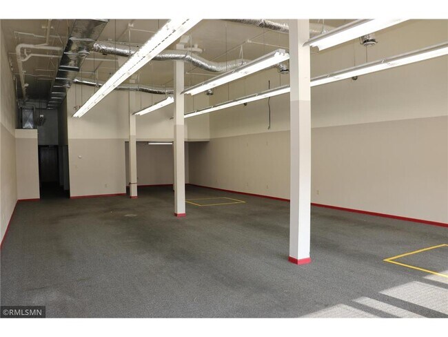 Photo - 215 Main St S