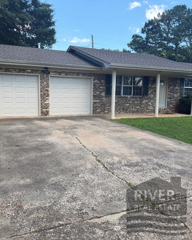 Photo - 1607 Harding Ave