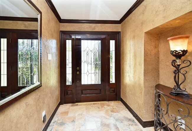 Photo - 2802 S Doral Dr