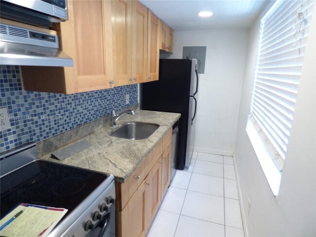 Building Photo - 417 NE 17th Ave Unit 5 Rental
