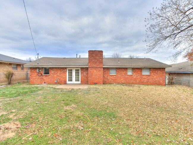 Photo - 8604 NE 33rd St