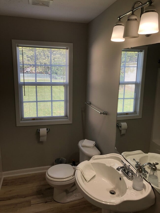 Photo - Great spacious home on Nutwood!